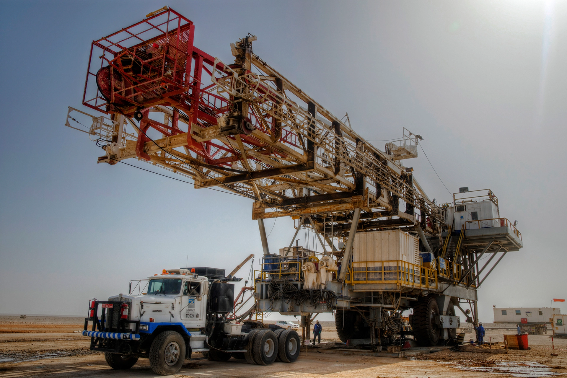 heavy rig equipments transporting in a vehicle